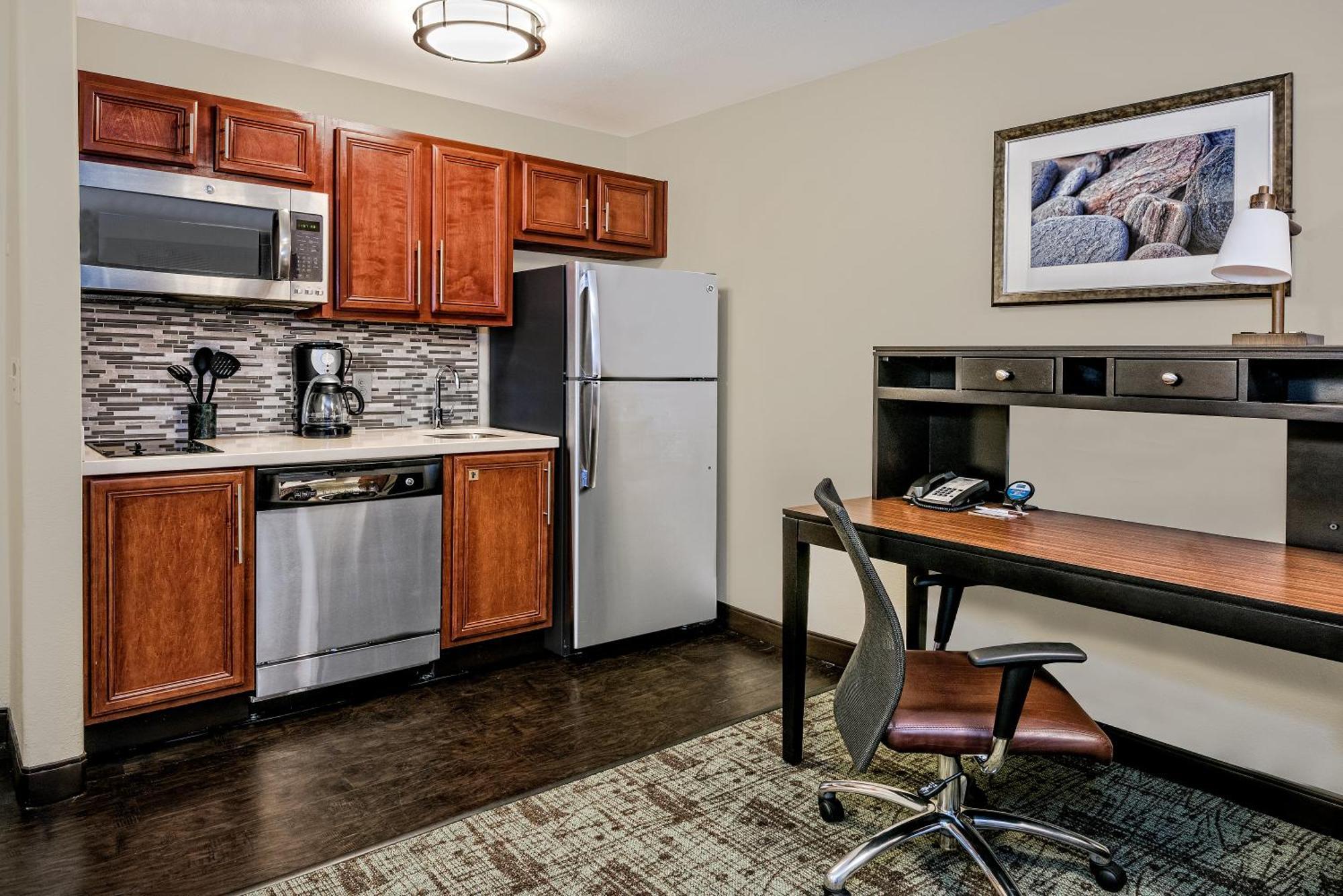 Studio Queen Suite