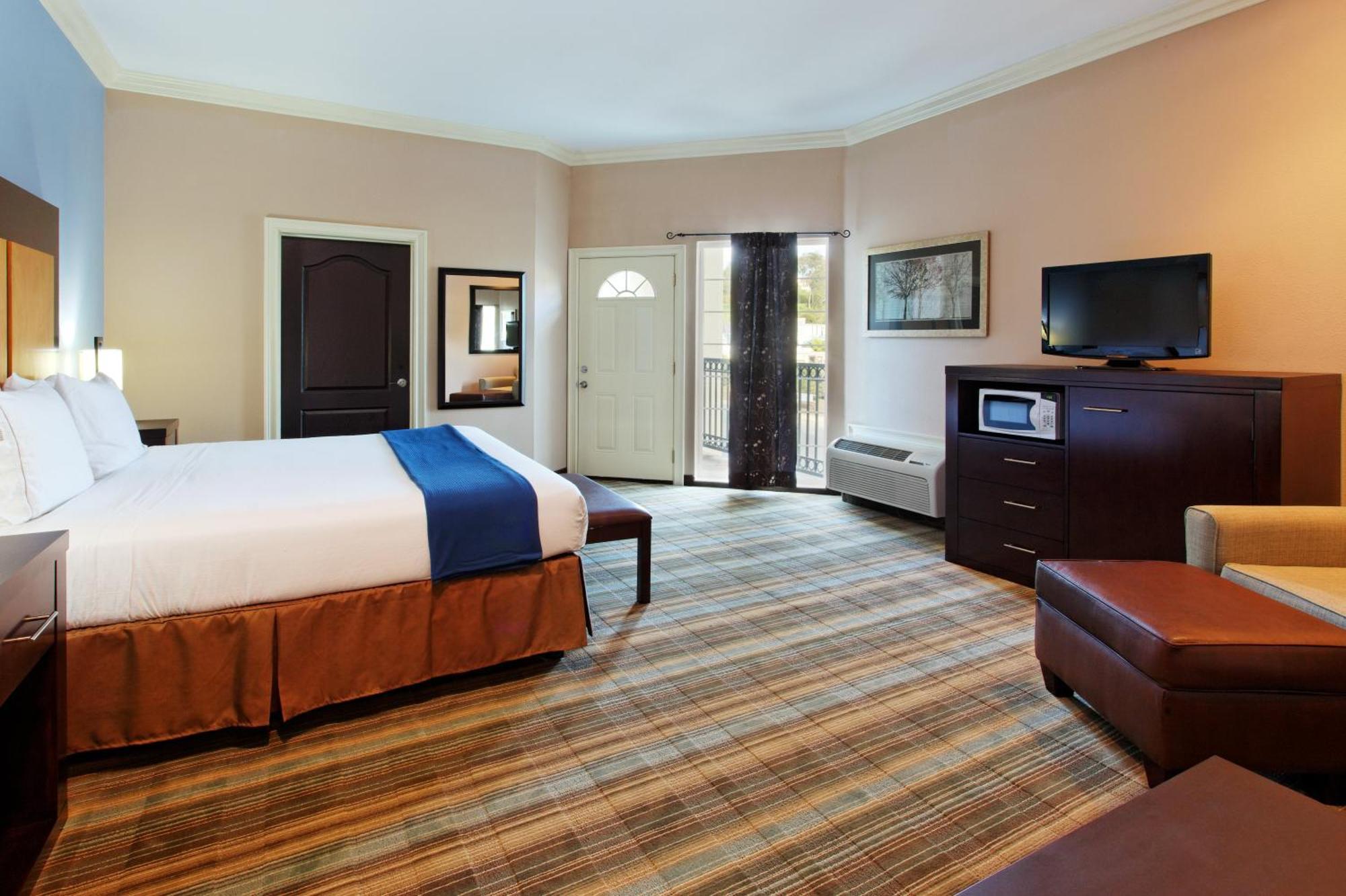 Two-Bedroom Corner Suite