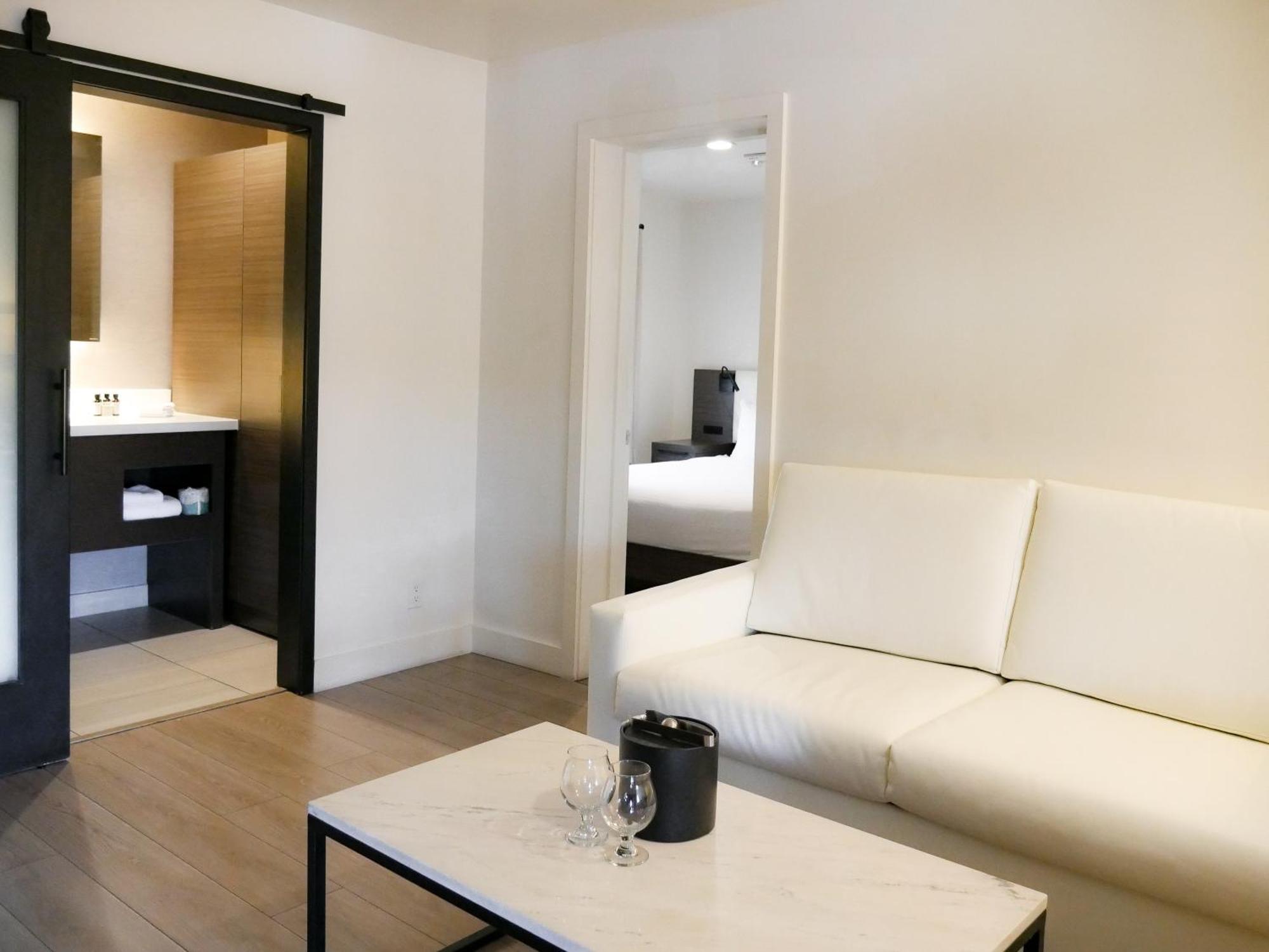 Junior Suite One King
