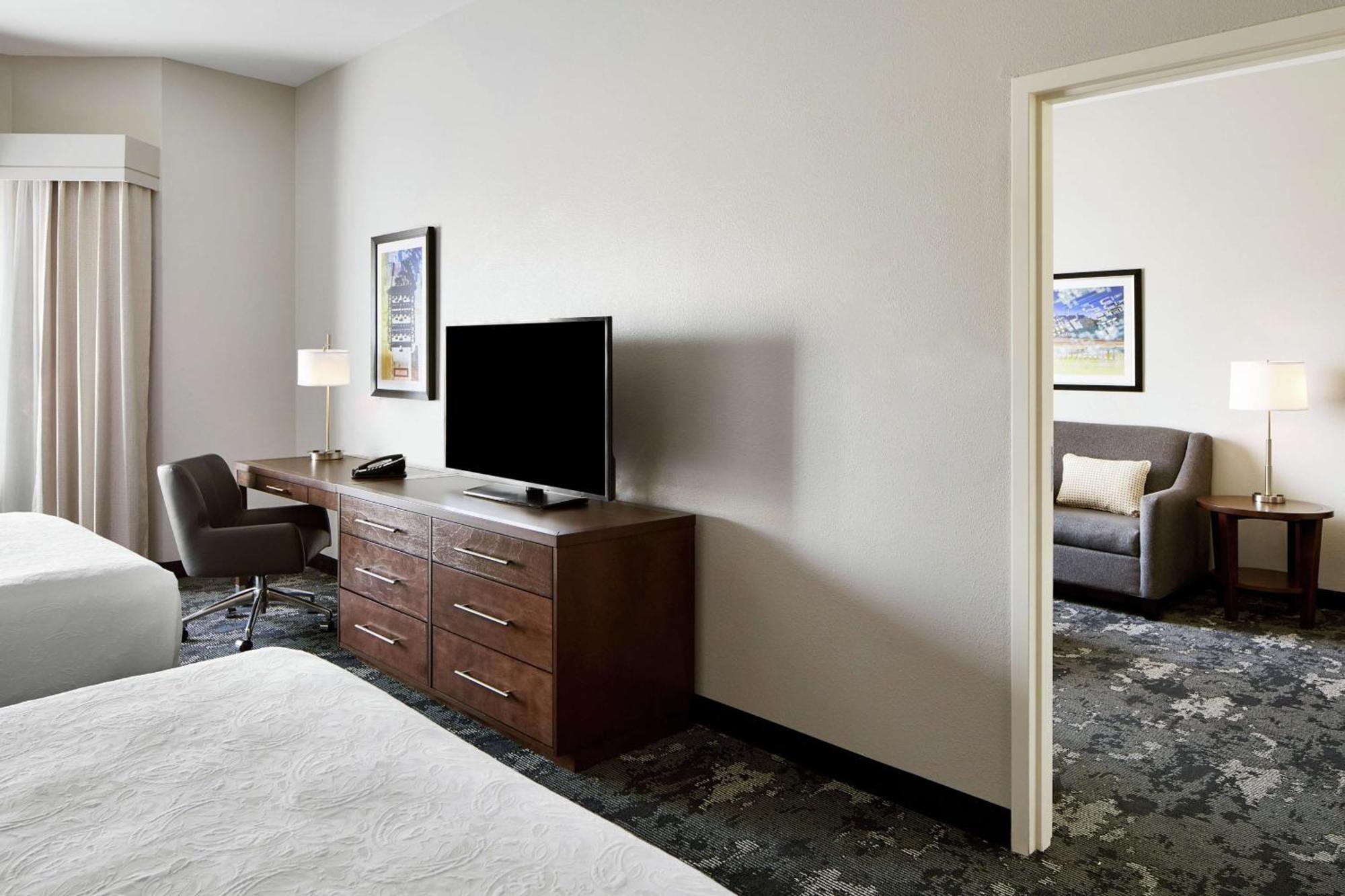 One-Bedroom Queen Suite Two Queen Beds Non-Smoking