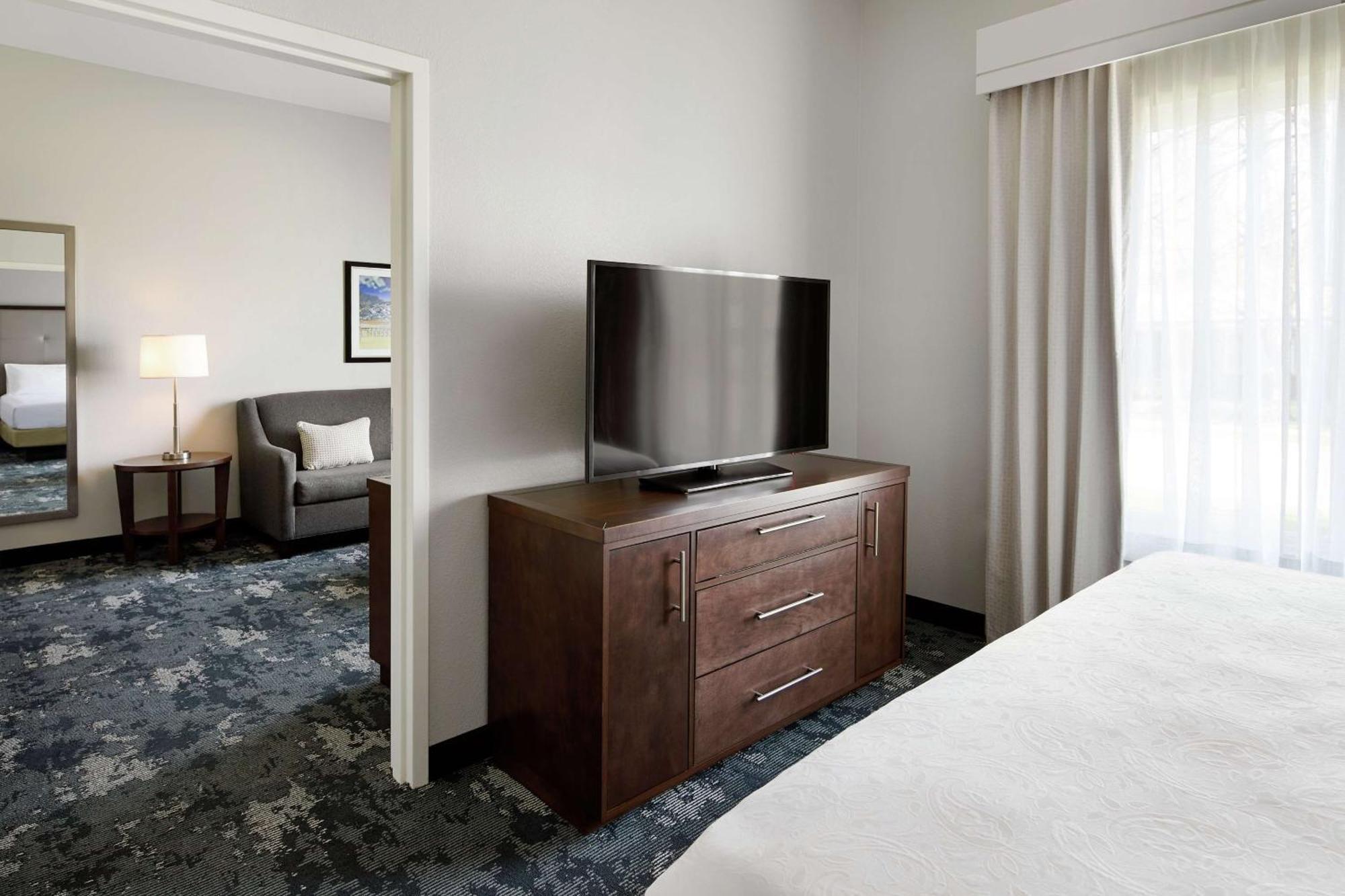 One-Bedroom King Suite Non-Smoking