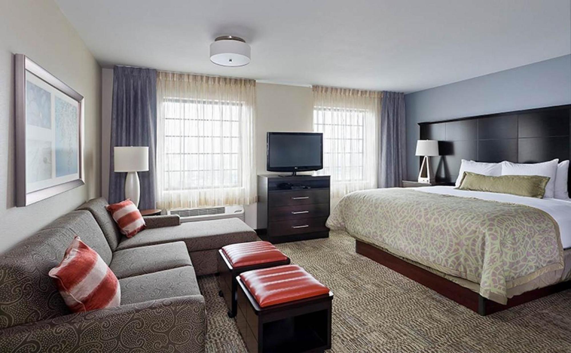 Studio King Suite - Communications Accessible