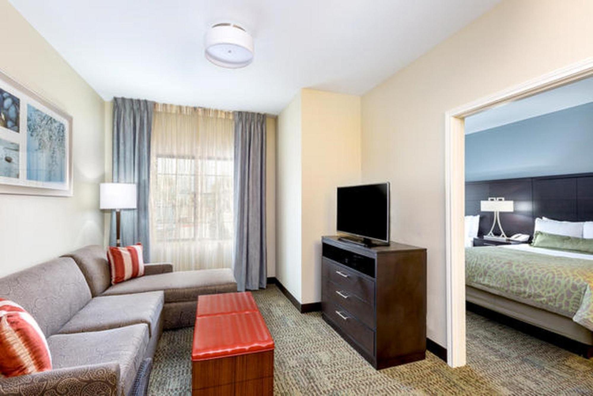 One-Bedroom Queen Suite