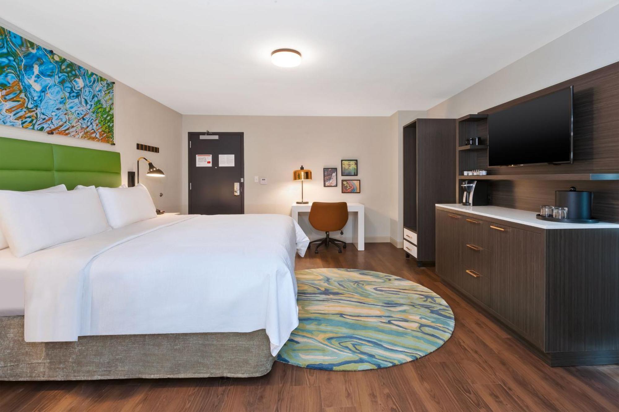 Deluxe King Room