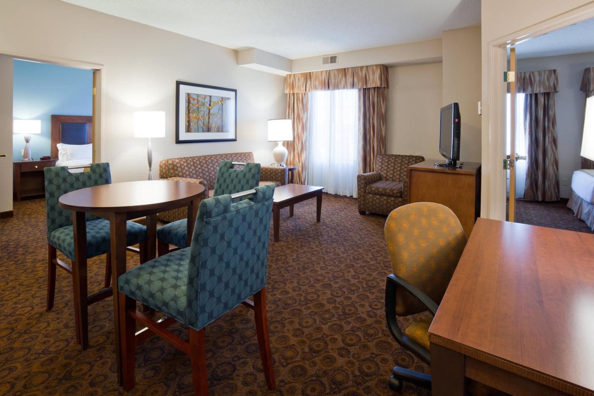 Two Bedrooms Suite Three Beds Non-Smoking
