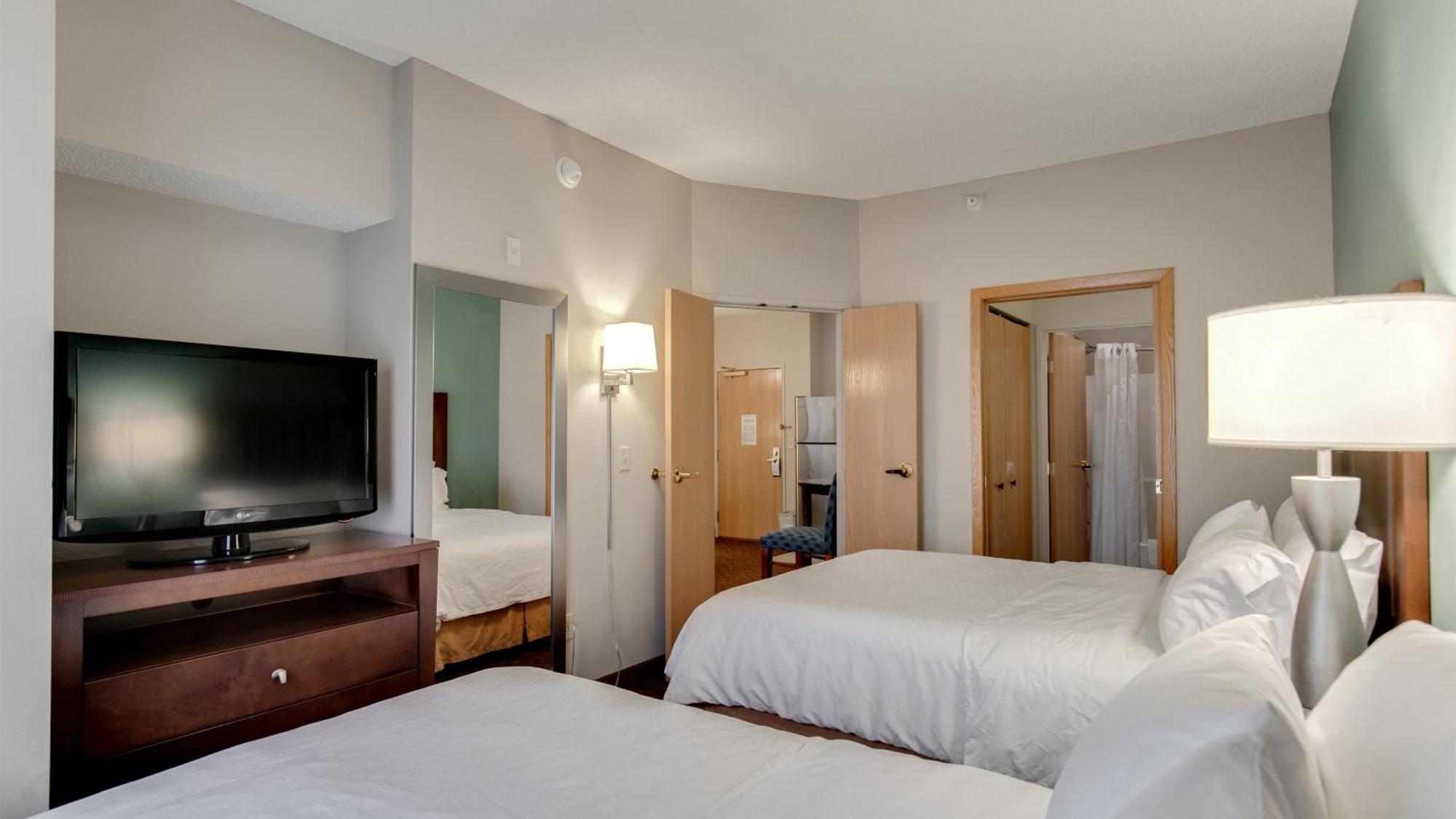 One-Bedroom Queen Suite