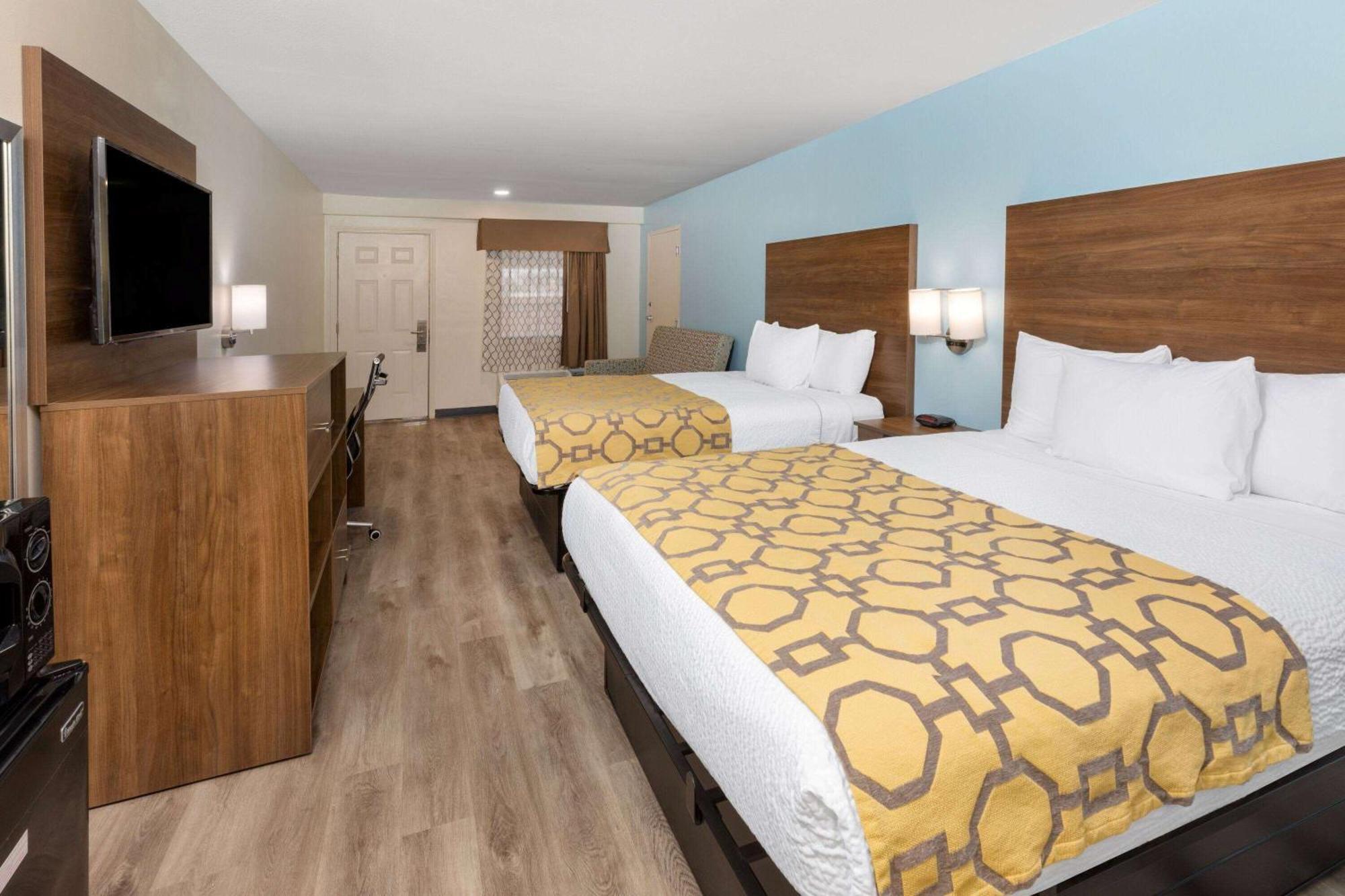Queen Room Two Queen Beds Non-Smoking