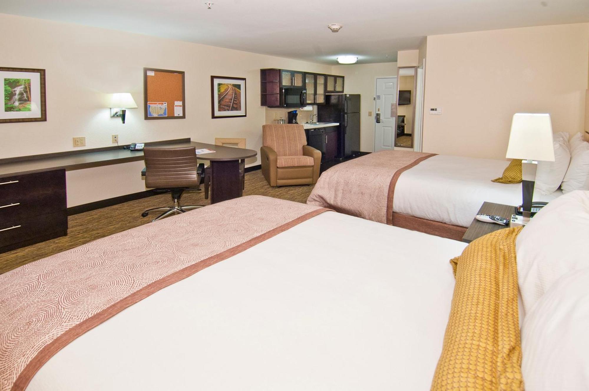 Queen Studio Suite with Two Beds - Accessible Tub