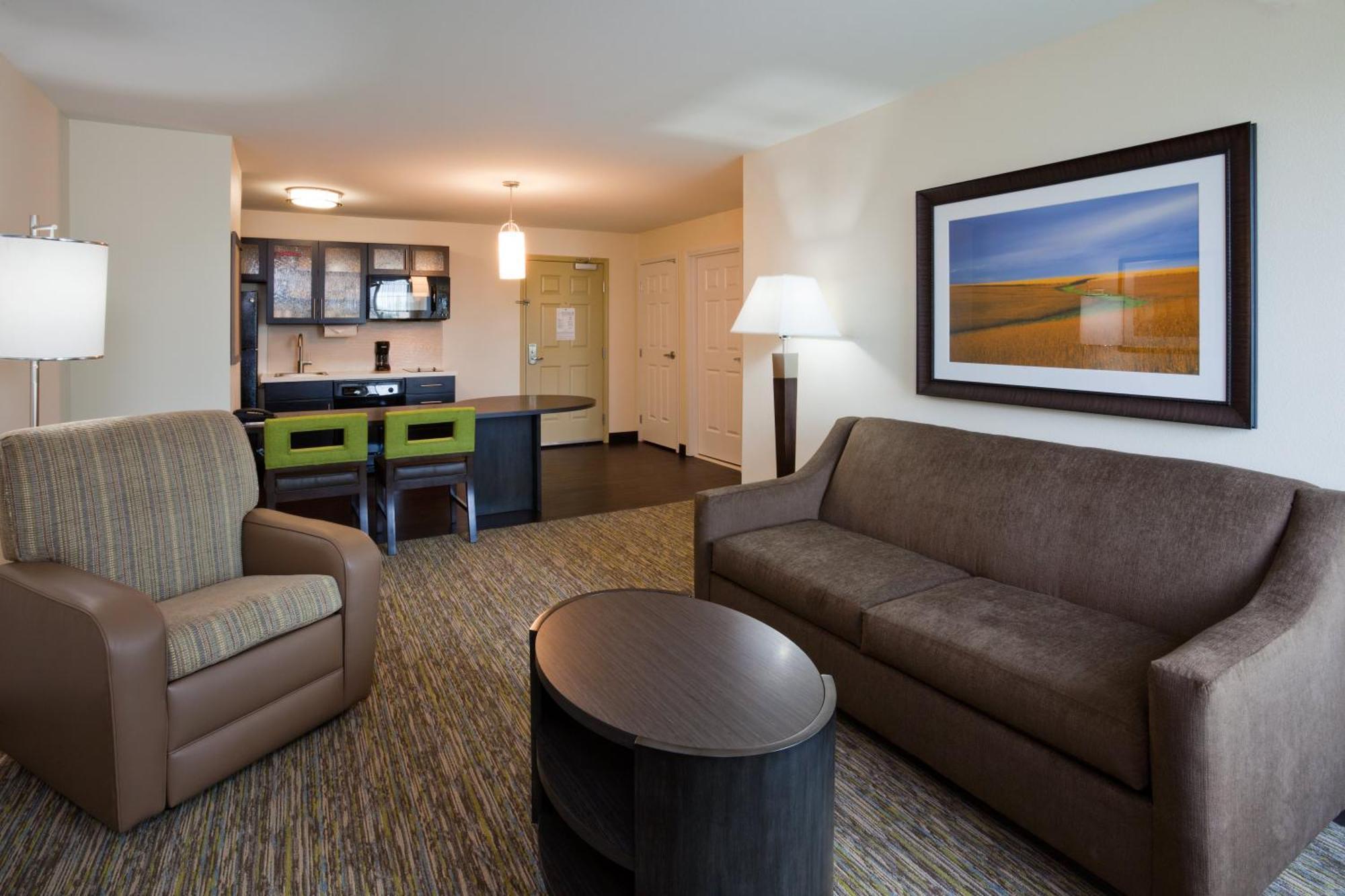 One-Bedroom Queen Room Disability Access Tub or Non-Smoking
