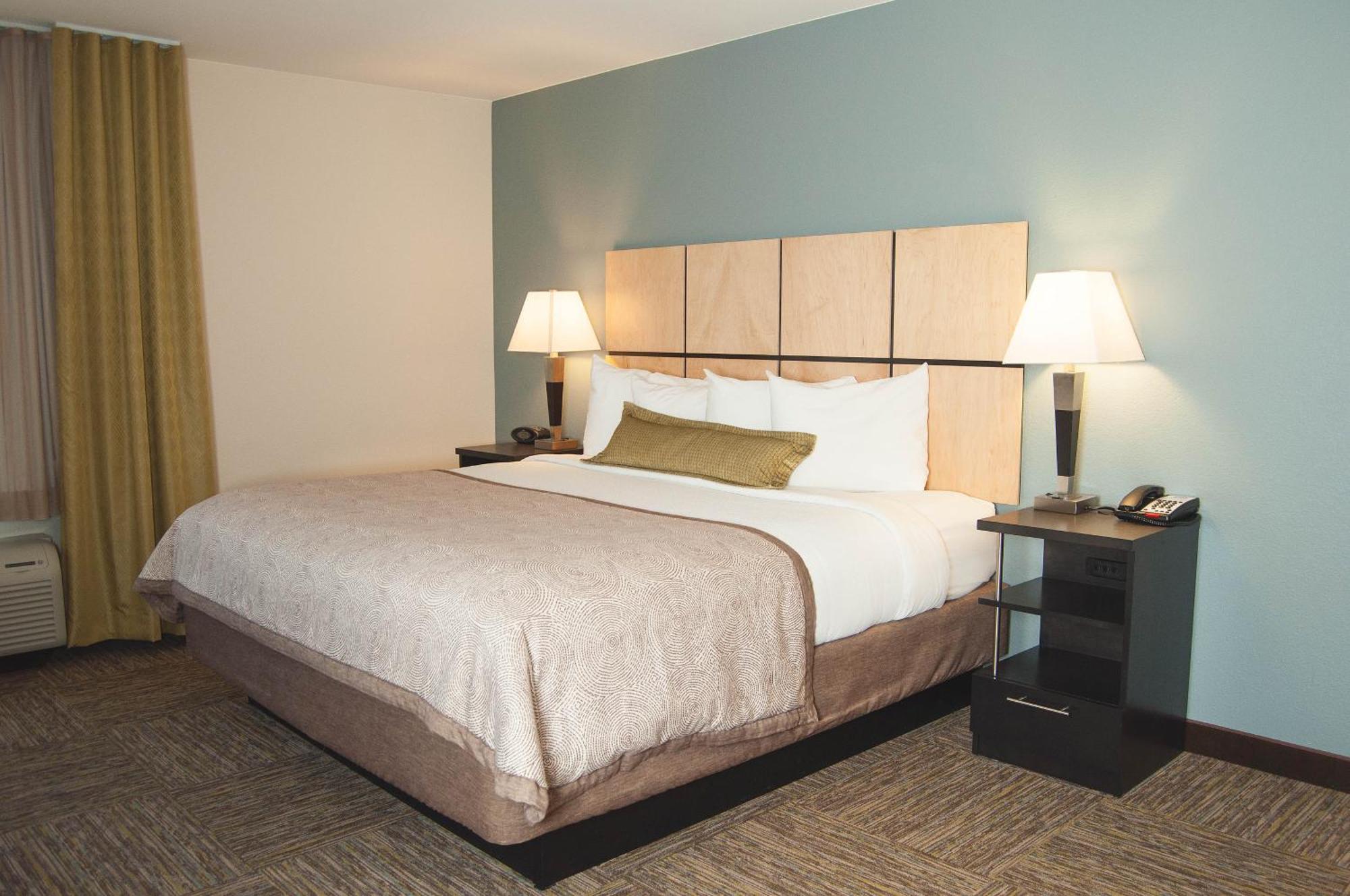 Studio Suite with King Bed - Non-Smoking