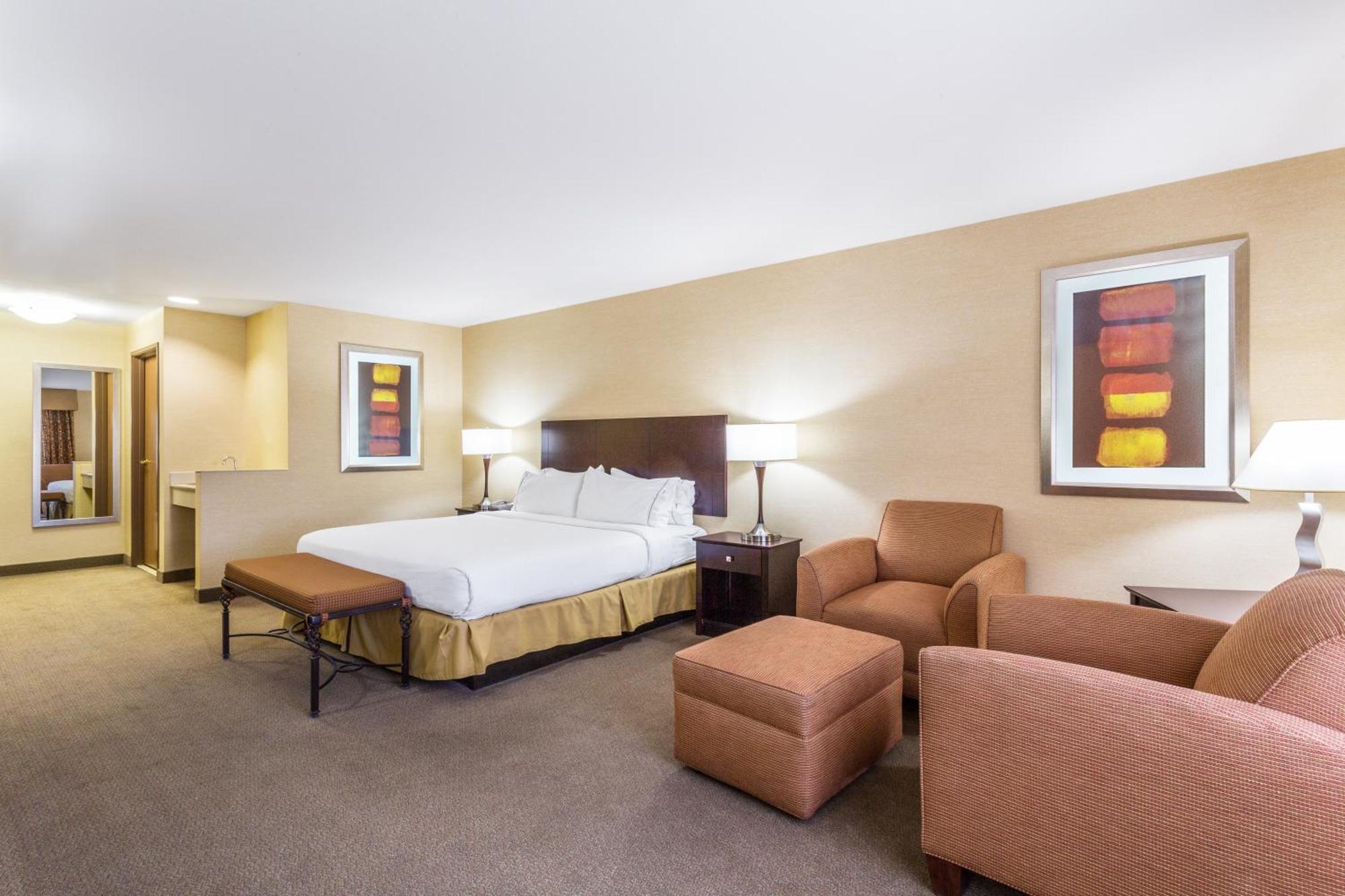 One-Bedroom King Suite Sofa Bed