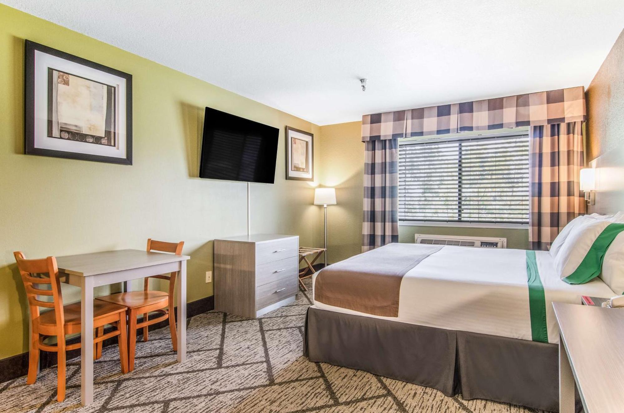 King Suite Kitchenette Non-Smoking