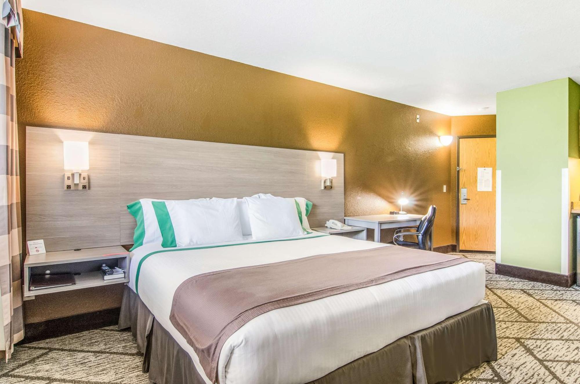 King Suite Kitchenette Non-Smoking