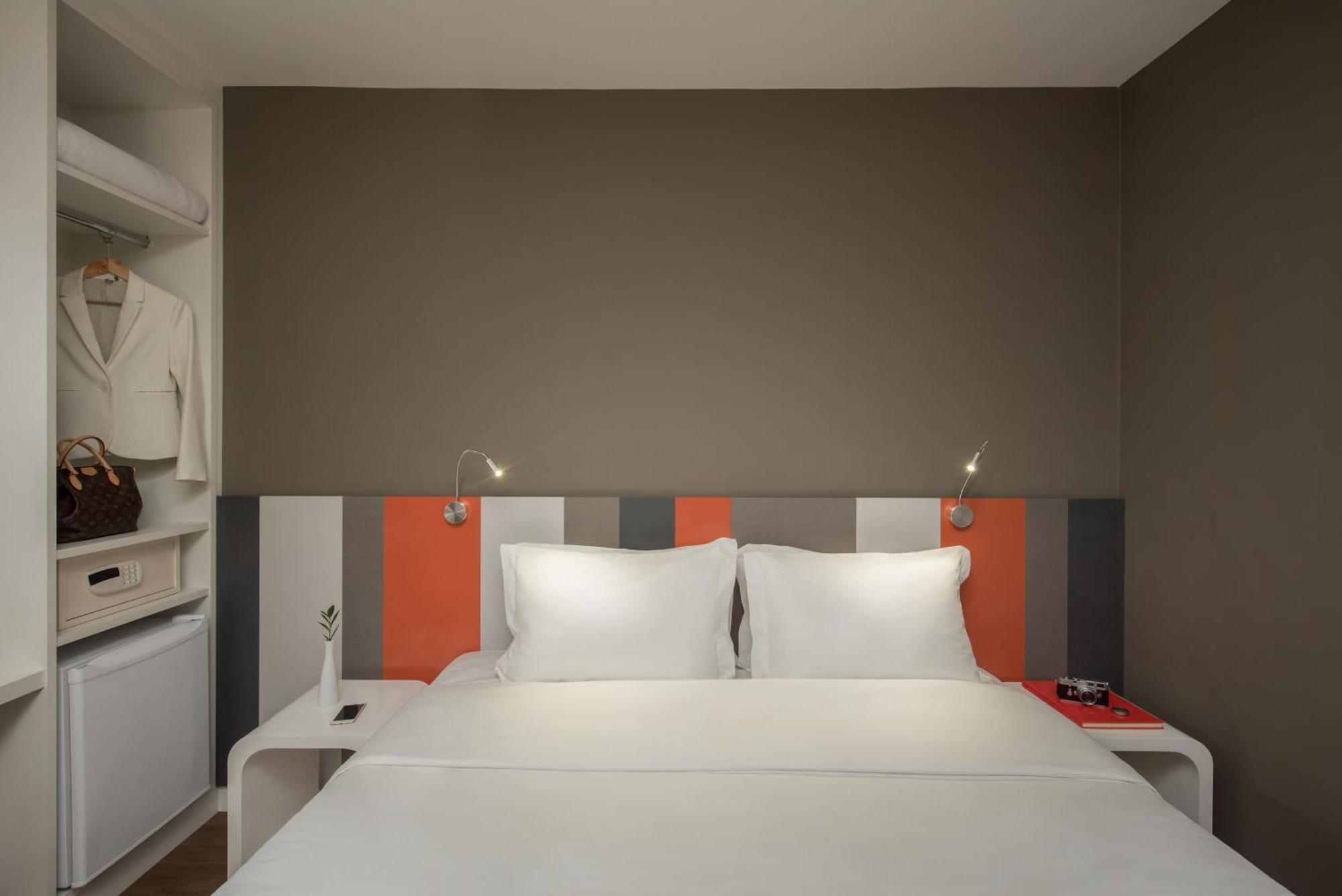 Quarto Duplo Standard com Cama Queen-size