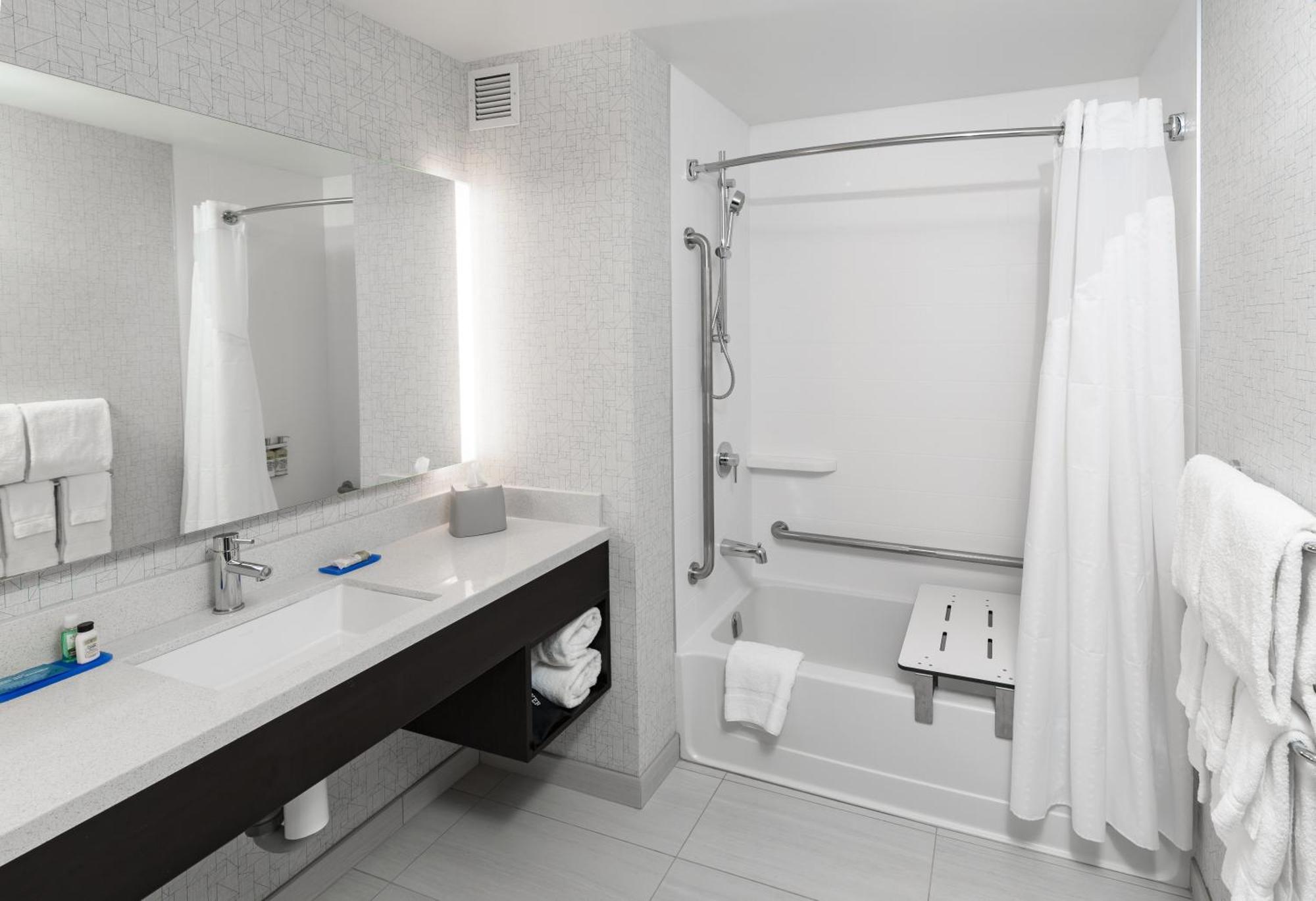 Queen Room Two Queen Beds Mobility Access Tub or Non-Smoking