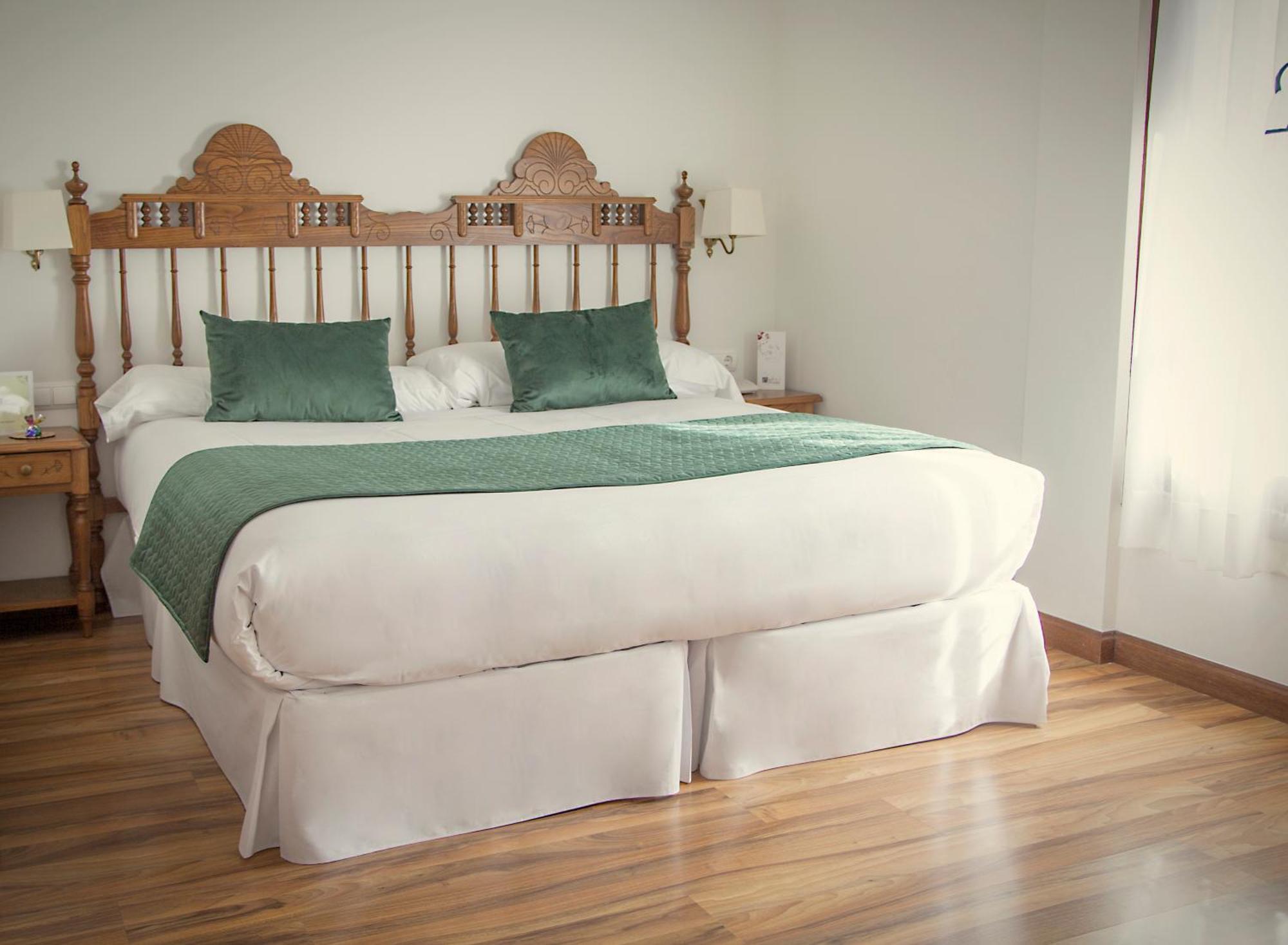 Double or Twin Room,786435774:JPEG