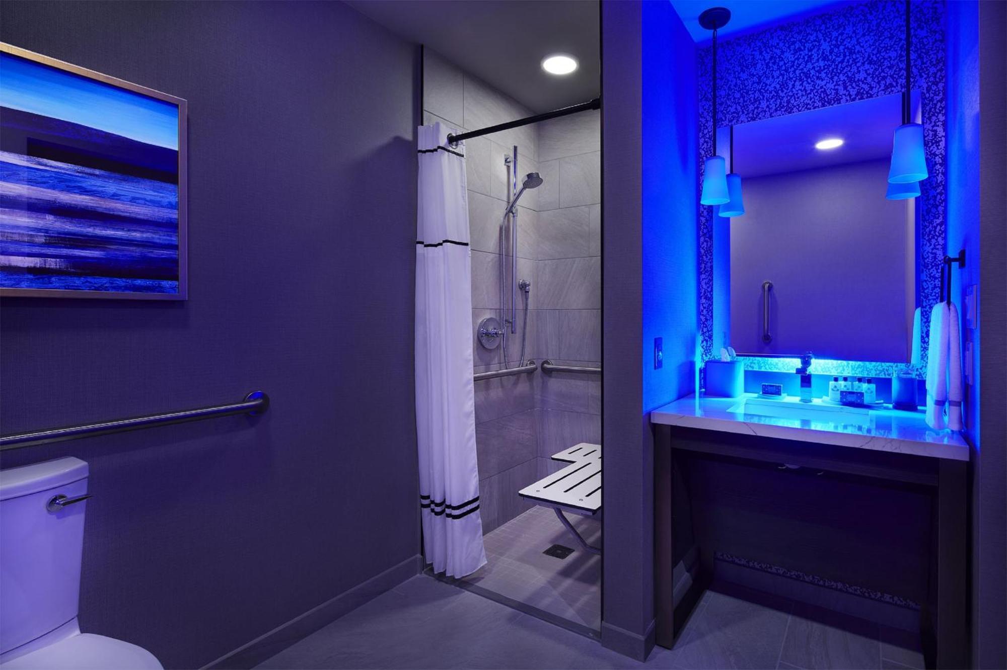 Classic King Room Transfer Shower Mobility Accessible,1284134410:JPEG