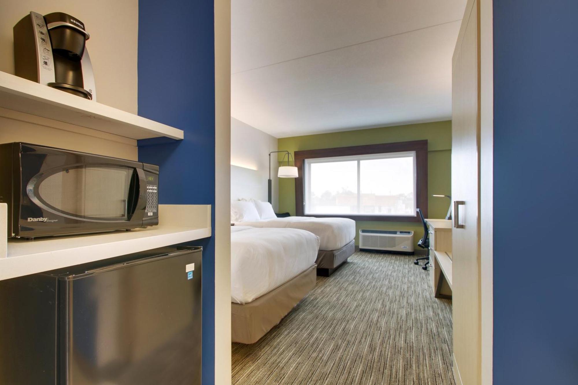 Queen Room with Two Queen Beds - Hearing Accessible/Non-Smoking