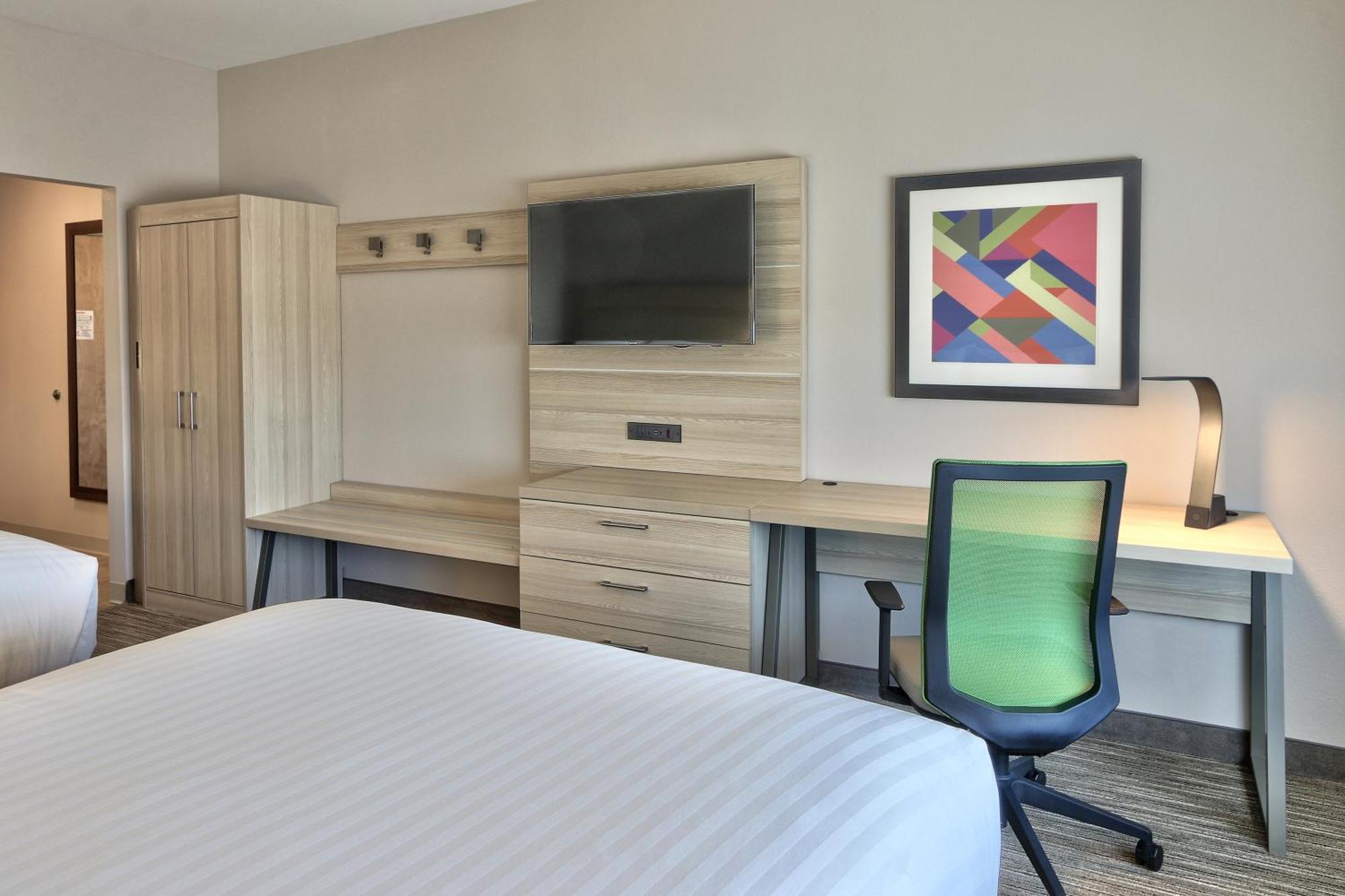 King Room with Roll-In Shower - Disability Access