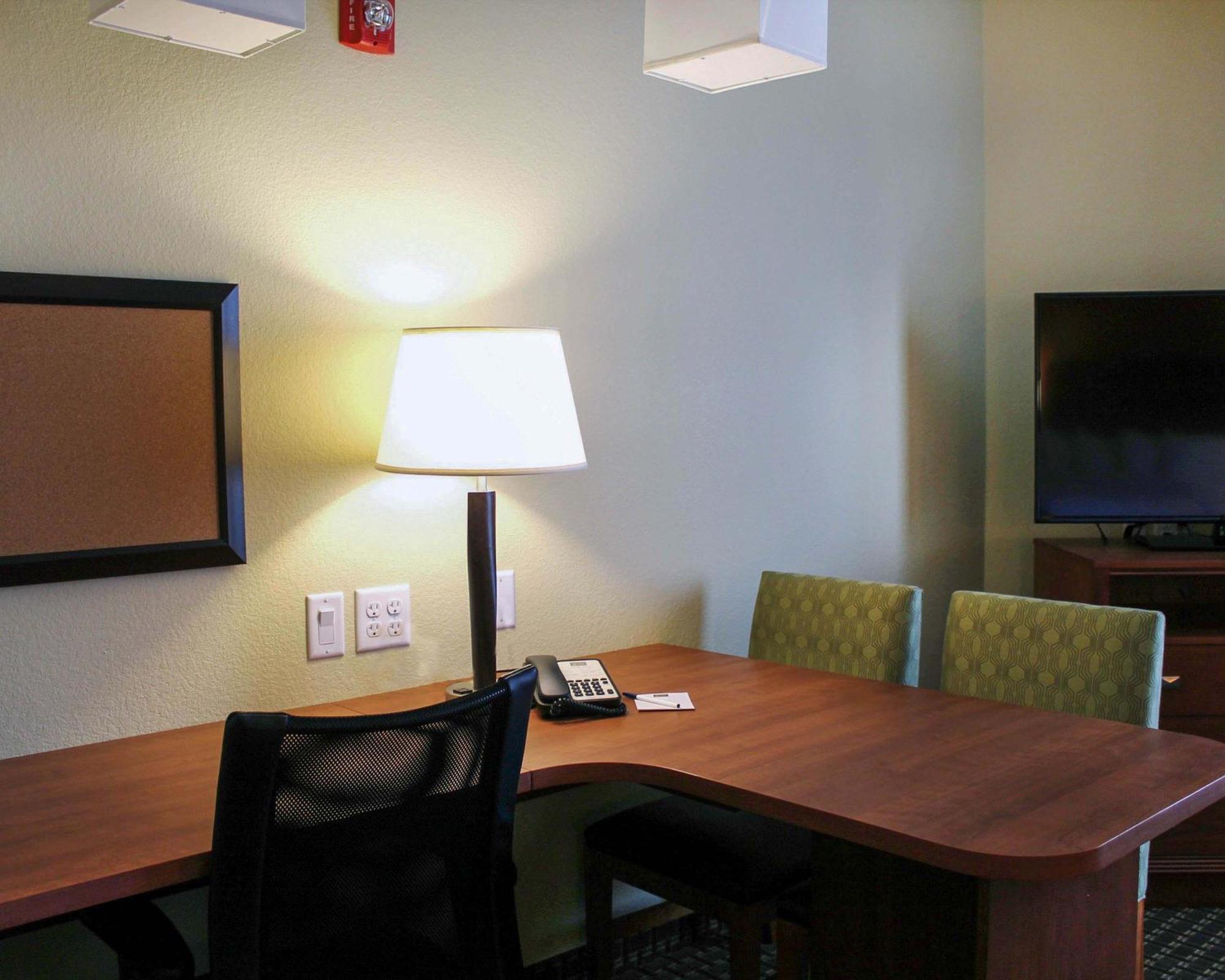 Efficiency King Suite Accessible or Non-Smoking