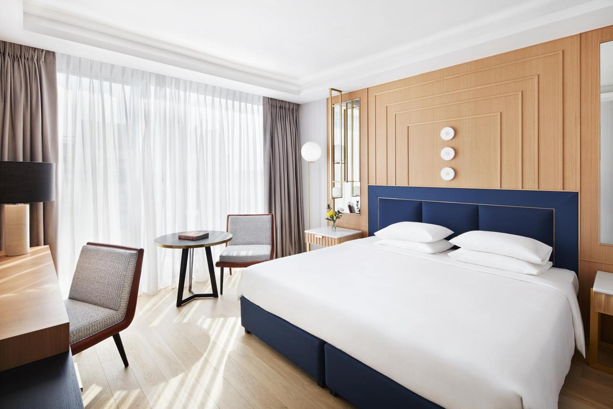 Deluxe King Room