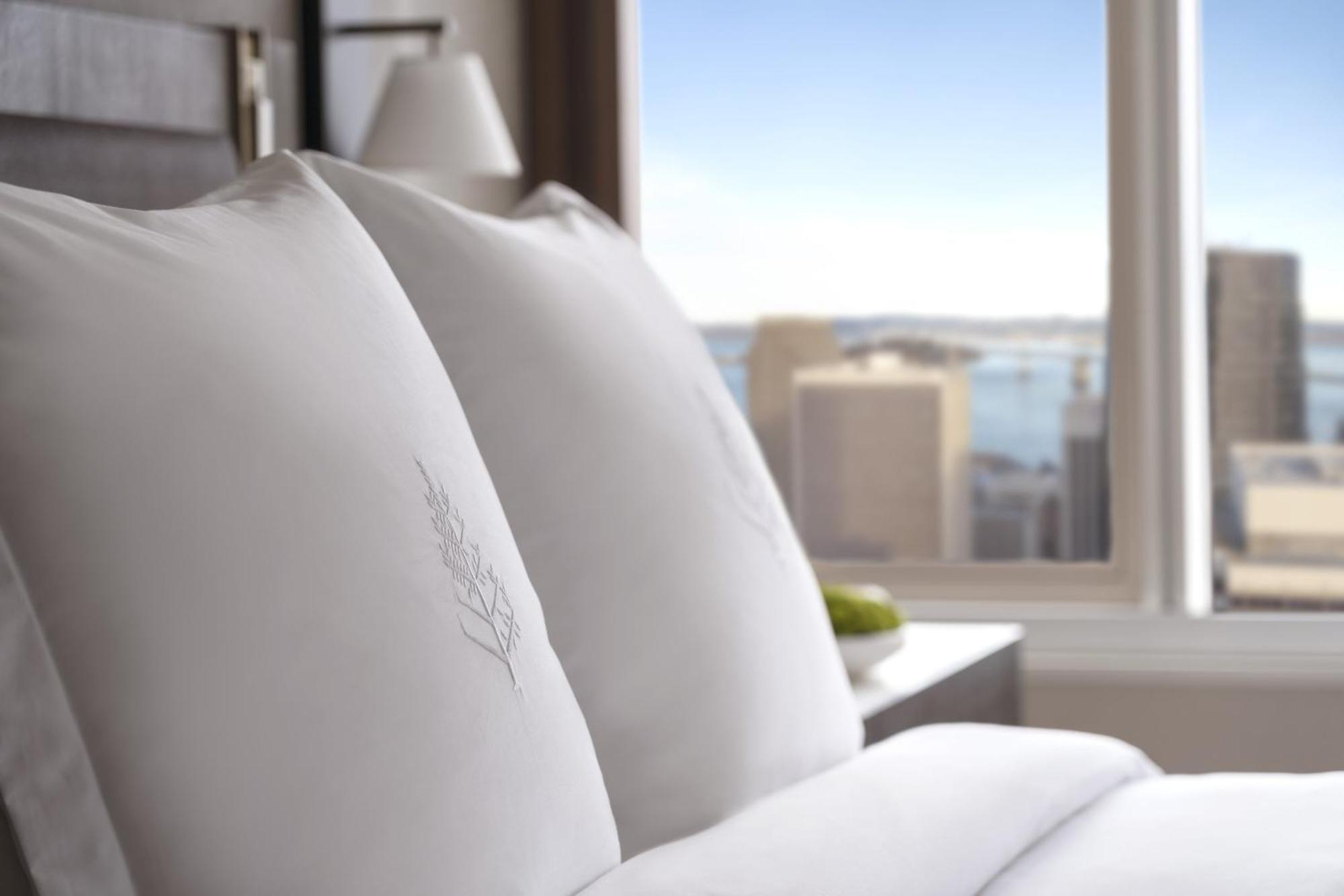 Golden Gate-View Mobility Accessible Studio Suite King