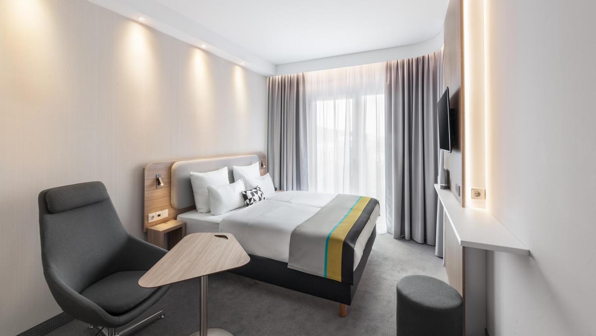 Standard Queen Room