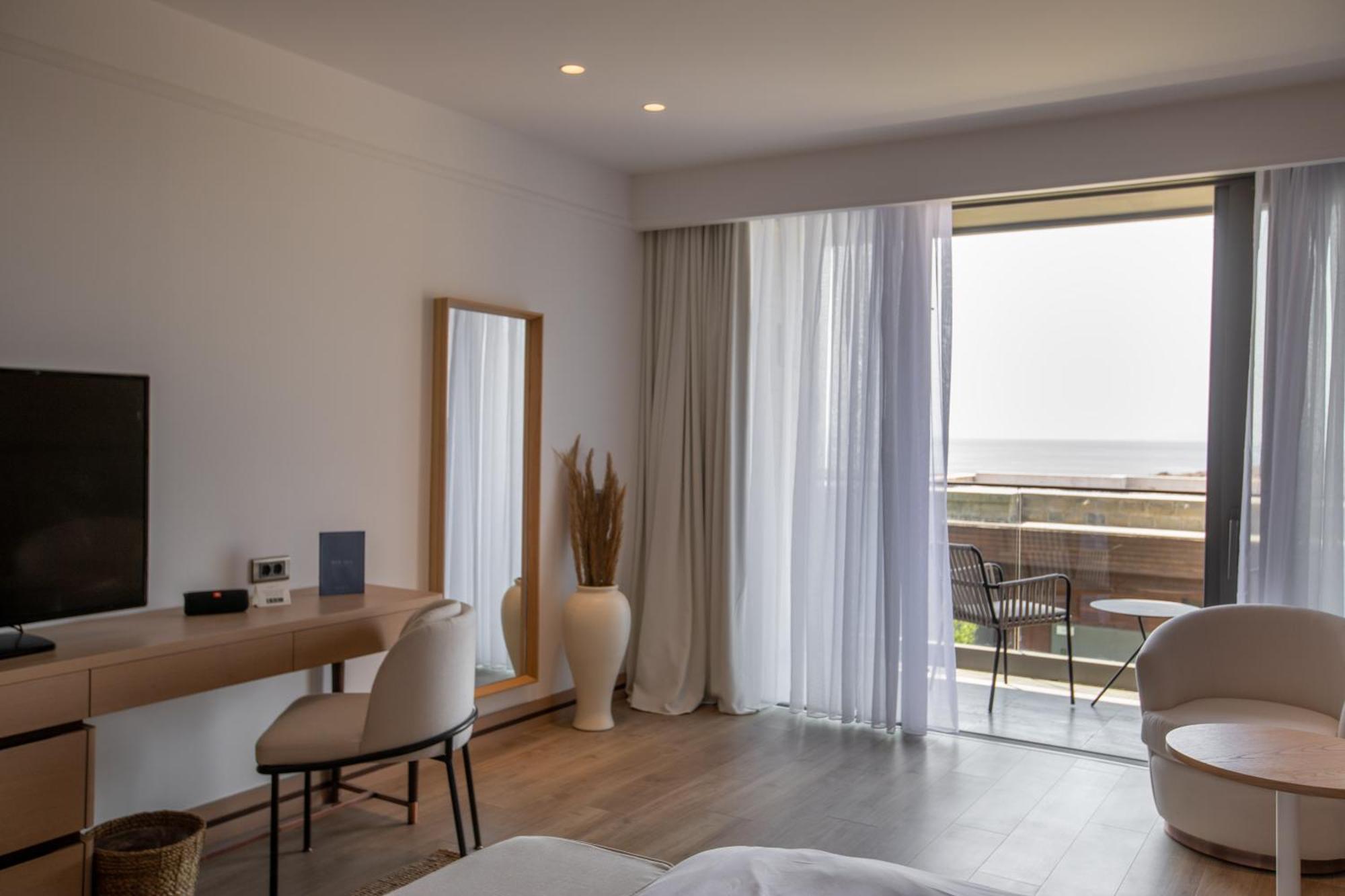 Deluxe Partial Sea View Room