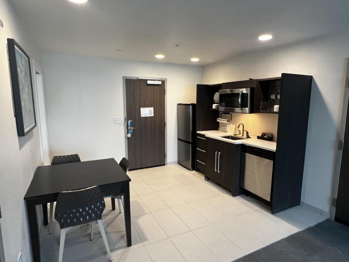 One-Bedroom King Suite Non-Smoking