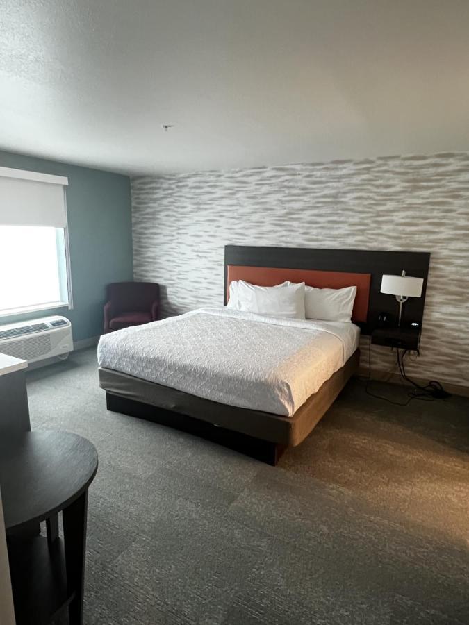 One-Bedroom King Suite Non-Smoking