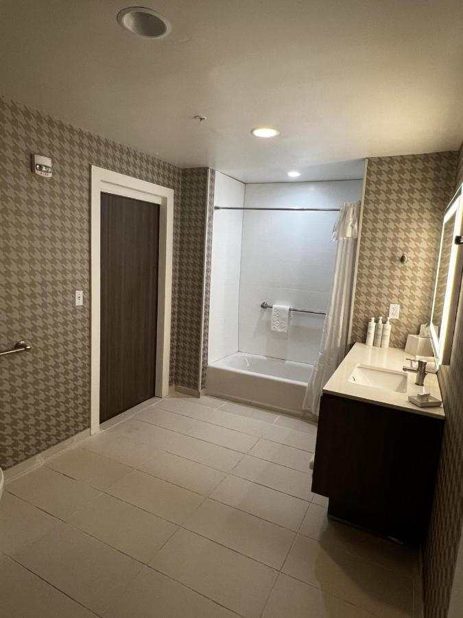 One-Bedroom King Suite Non-Smoking