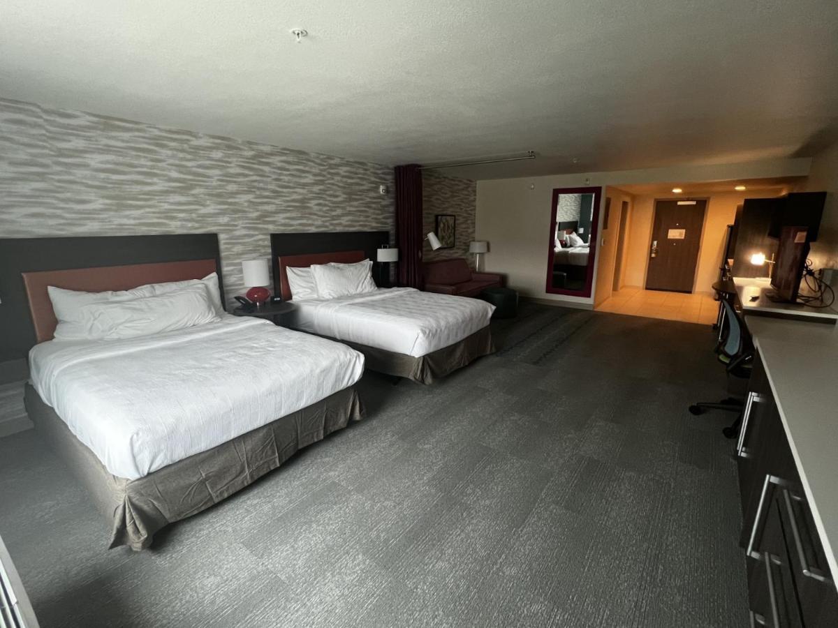 Queen Studio Two Queen Beds Mobility Hearing Access or Non-Smoking