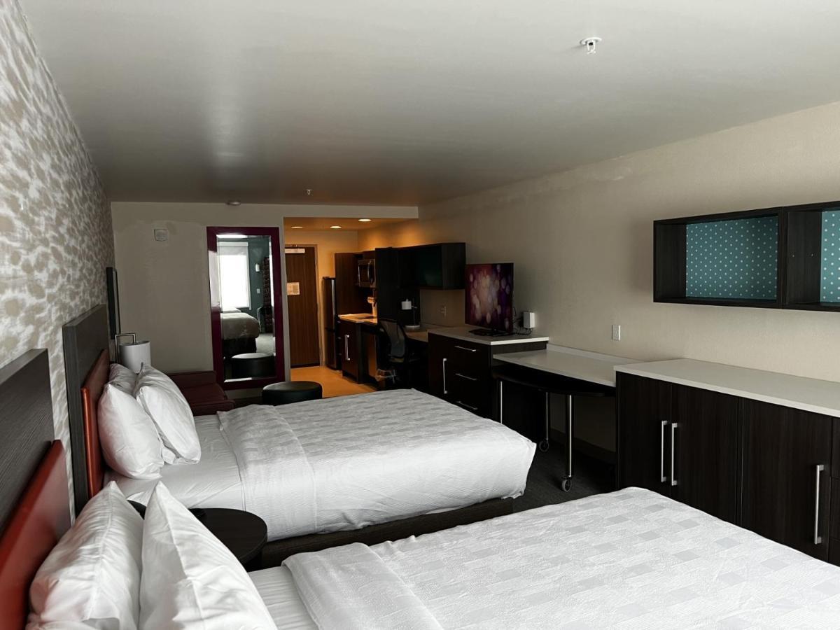 Queen Studio Two Queen Beds Non-Smoking