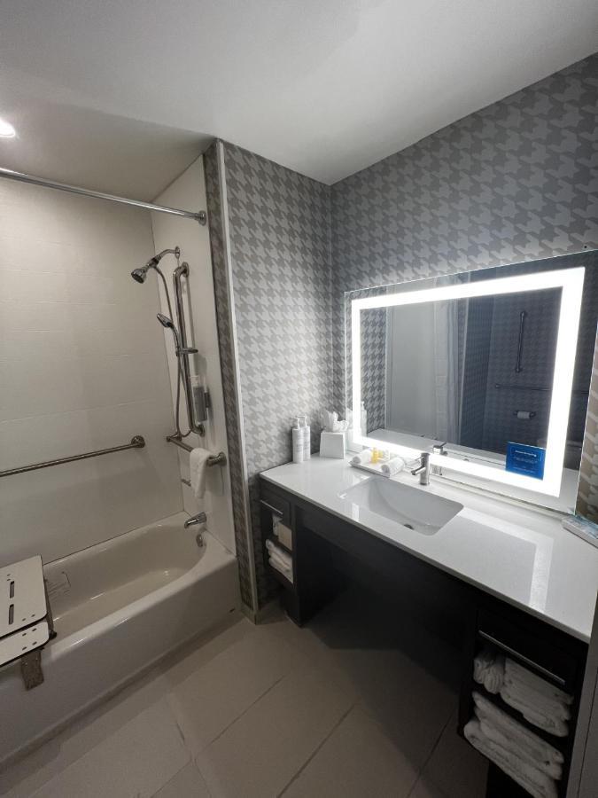 Queen Studio Two Queen Beds Mobility Hearing Access or Non-Smoking