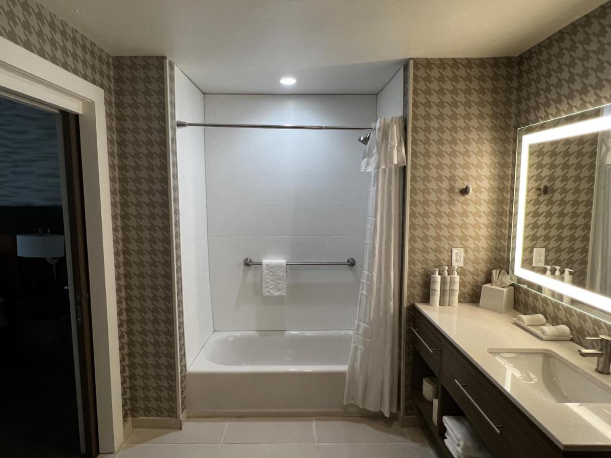 One-Bedroom King Suite Non-Smoking