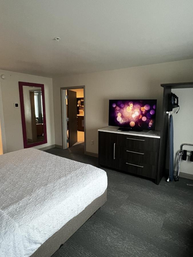One-Bedroom King Suite Non-Smoking