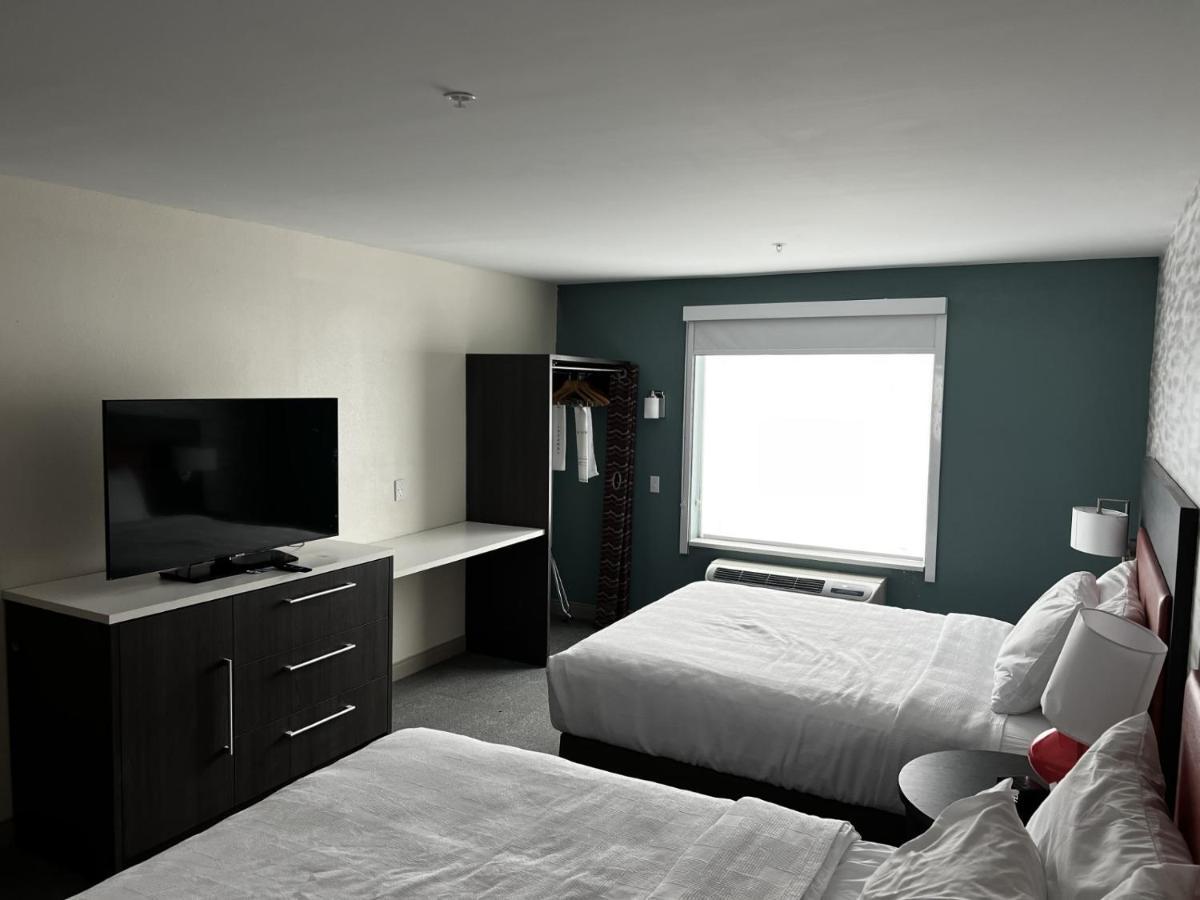 One-Bedroom Queen Suite Two Queen Beds Non-Smoking