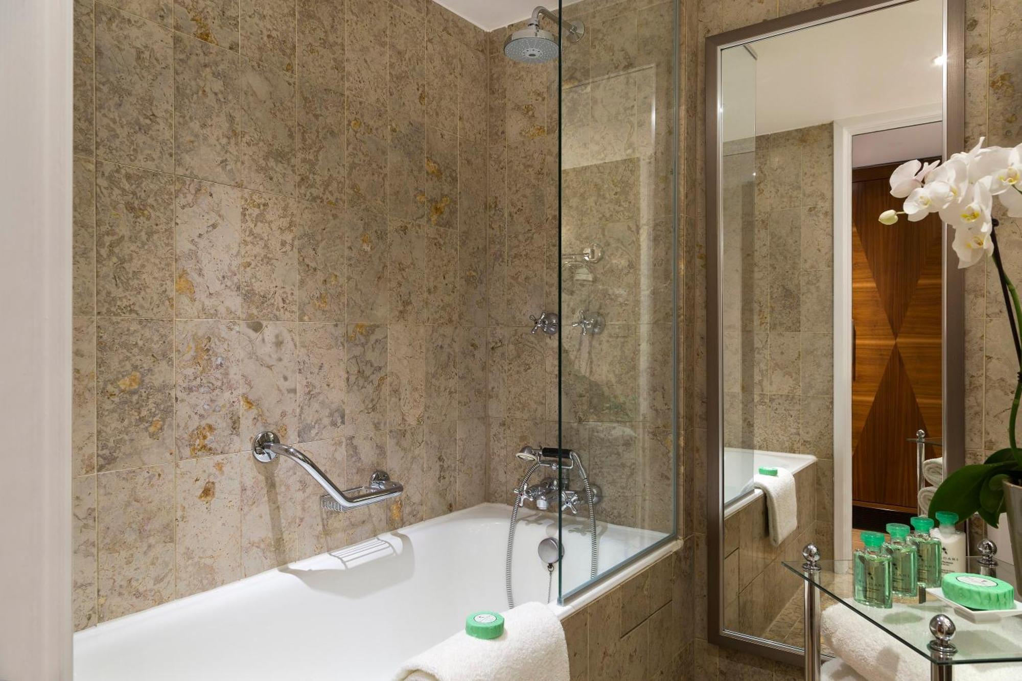 Classic Queen Room