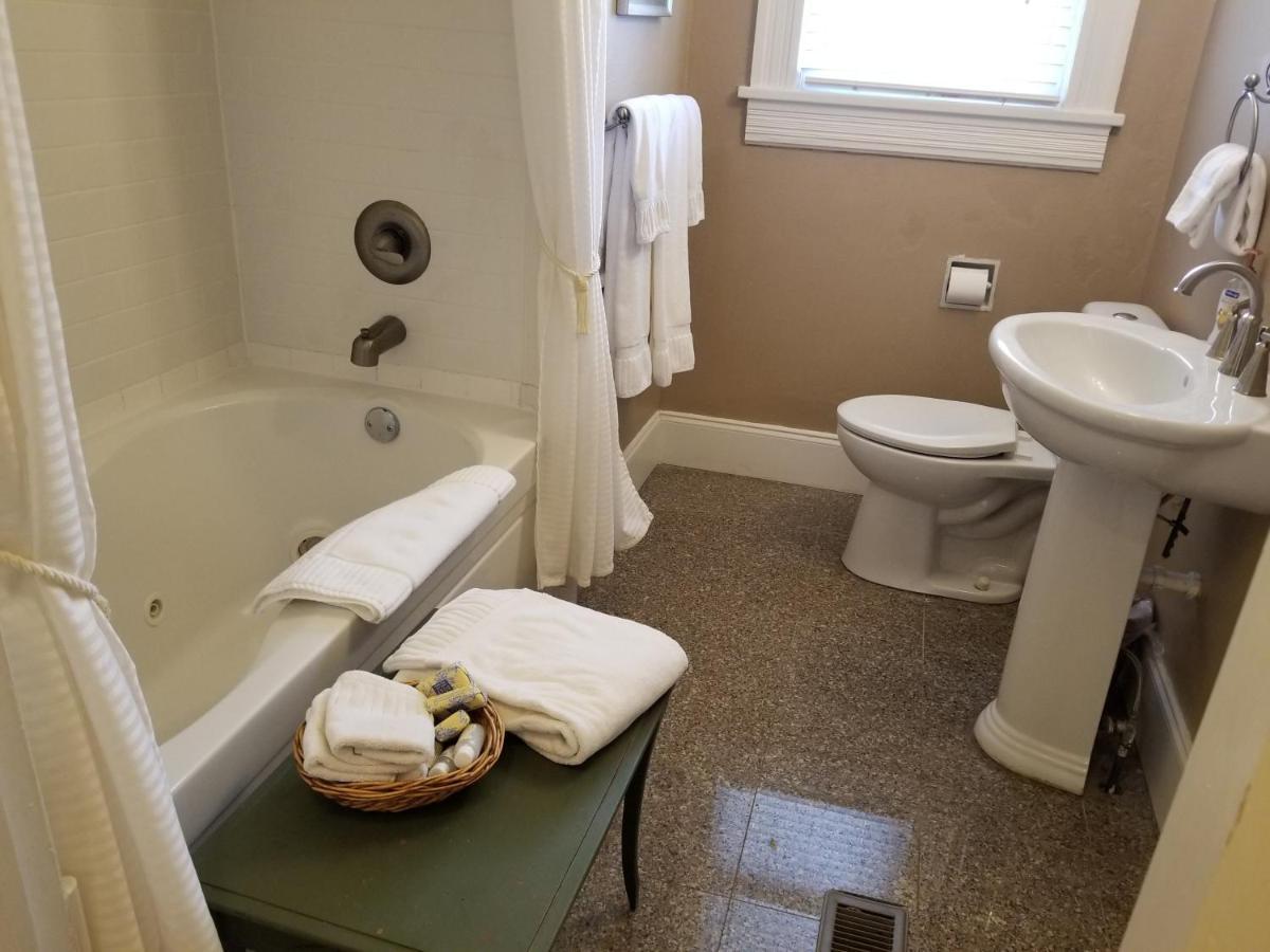 One-Bedroom Cottage