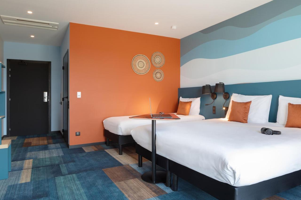 Premium Family Room Three Single Beds or One Double Bed One Single Bed