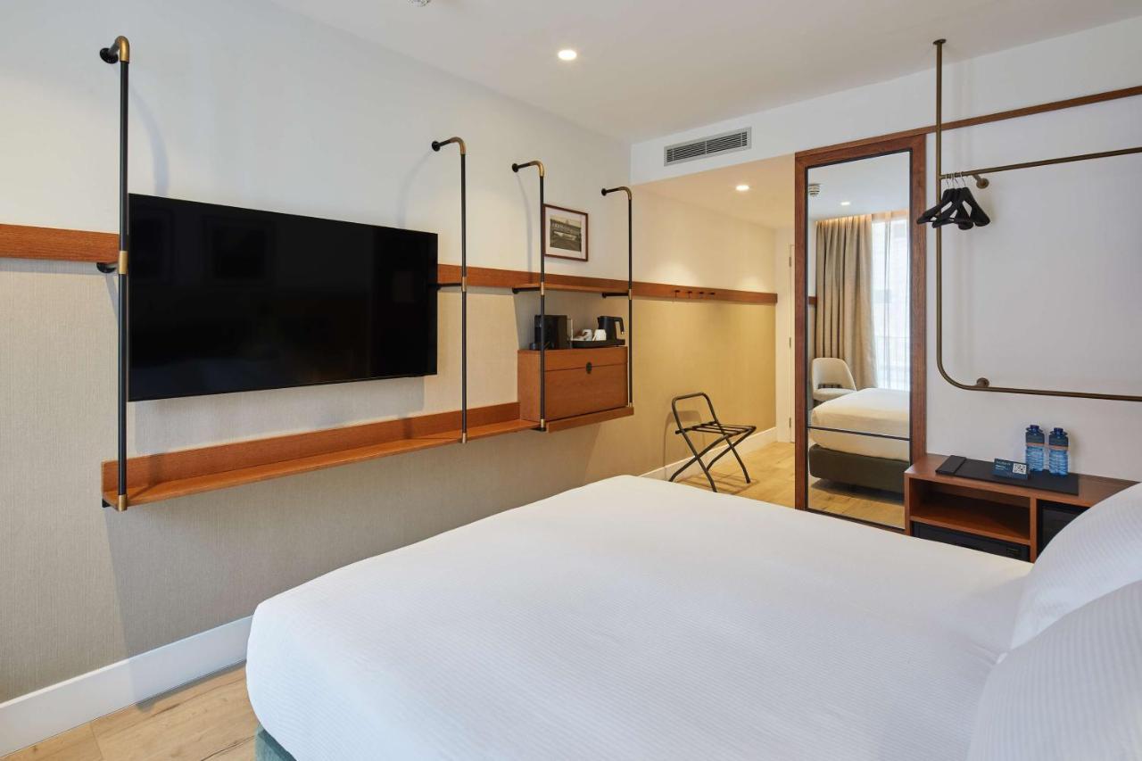 Queen Room - Mobility Access