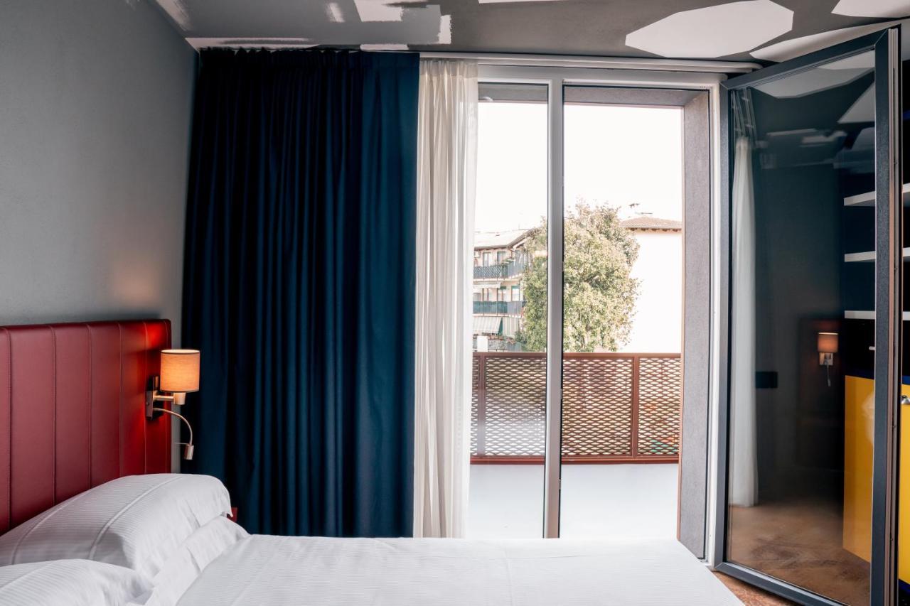 Suite Balcony,1469025029:JPEG