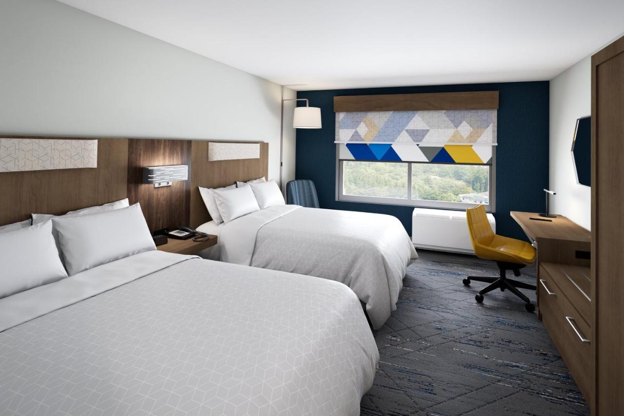 Standard Queen Room Two Queen Beds
