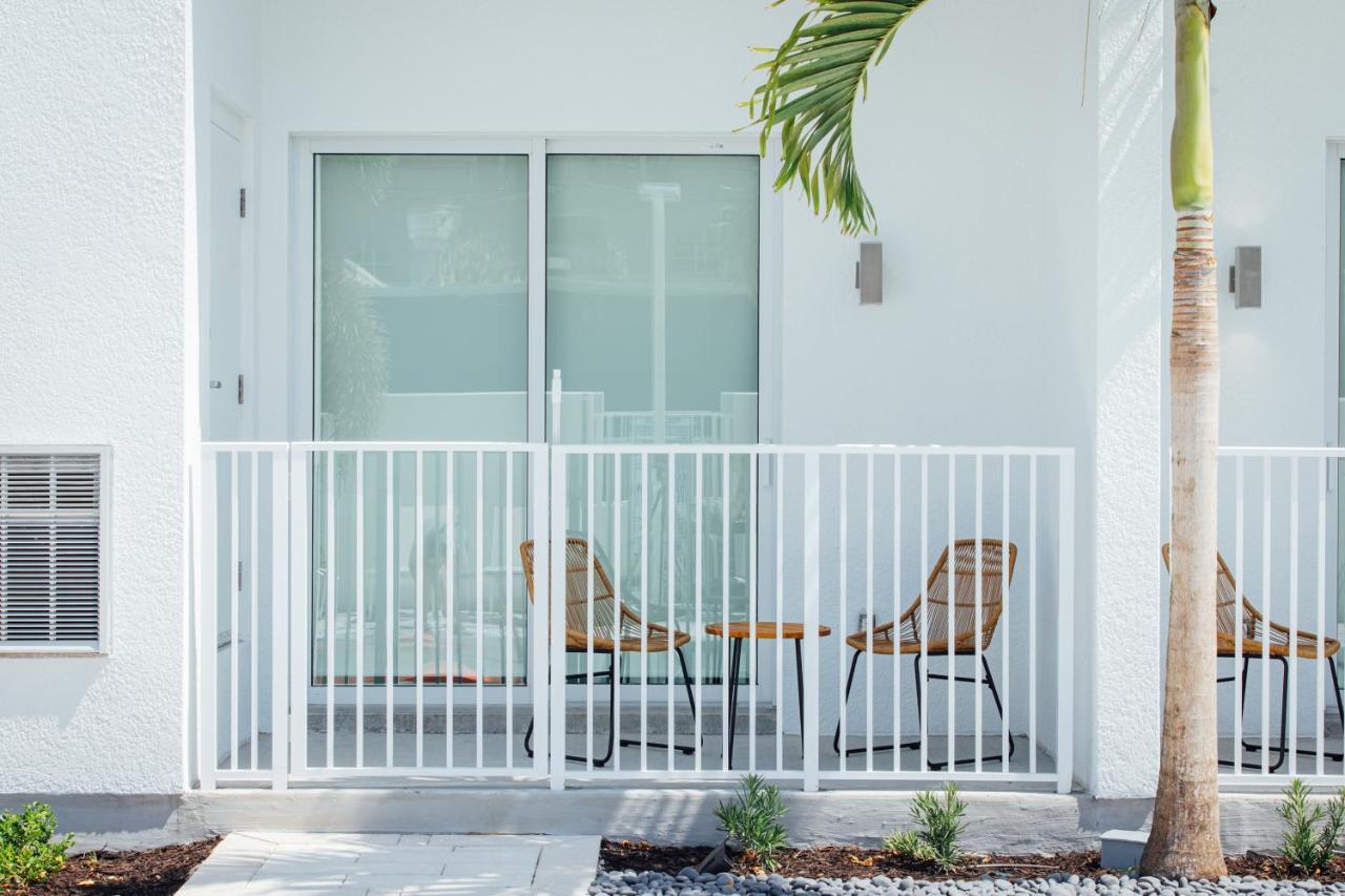Studio Suite Poolside Patio Self Check Virtual Front Desk,1469938838:JPEG