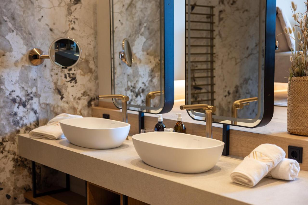 Deluxe Suite Spa Bath