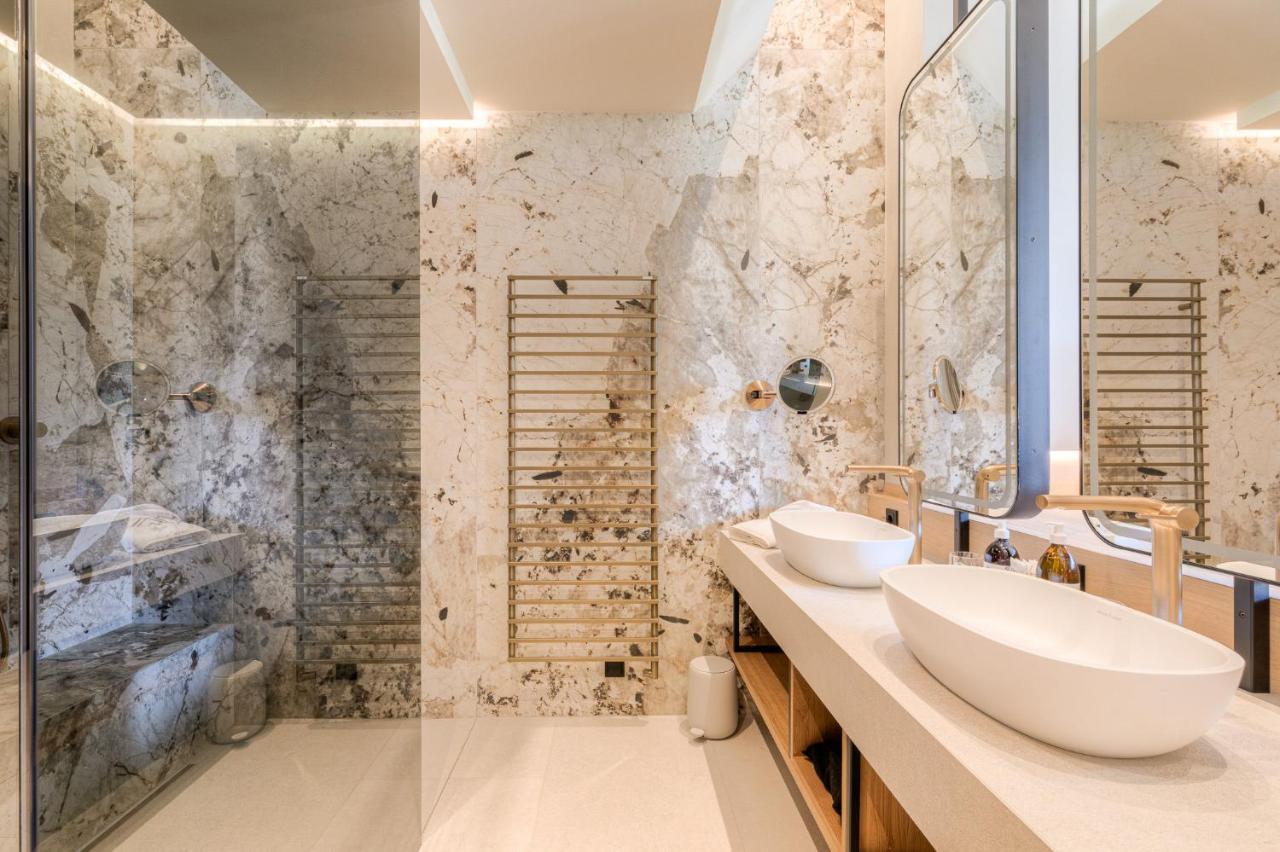 Deluxe Suite Spa Bath