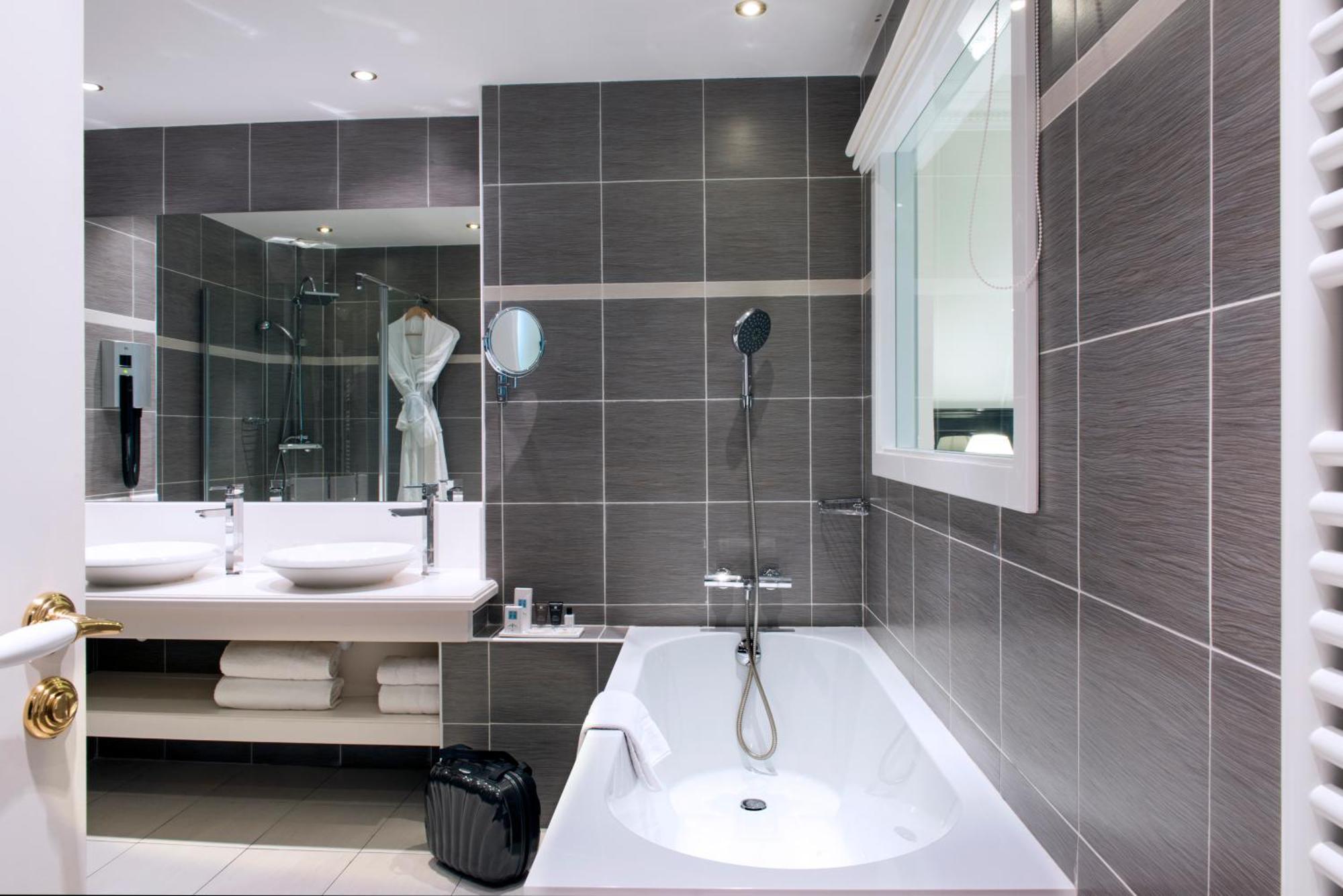 Deluxe Double or Twin Room Terrace Park View