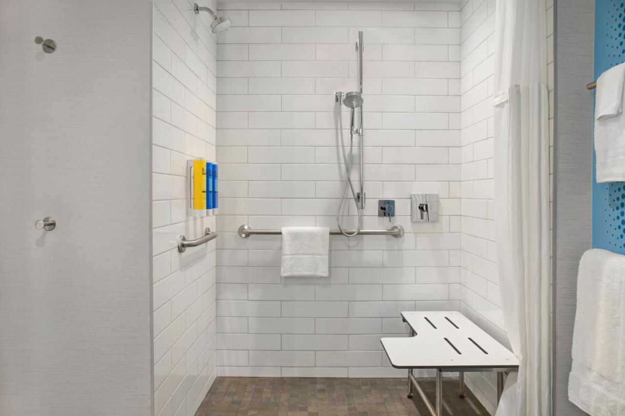 King Room Roll Shower Mobility Hearing Access