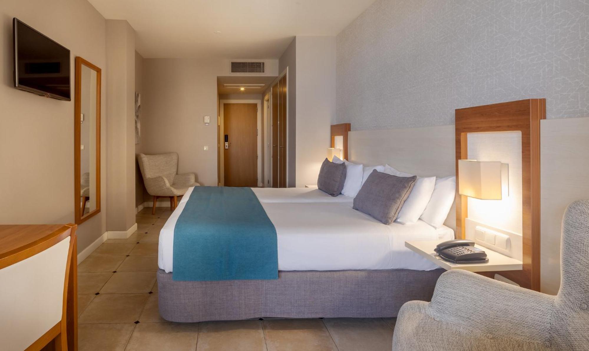 Double or Twin Room Side Sea View