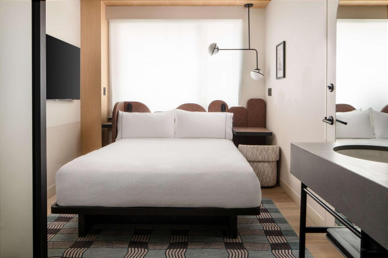 Compact Queen Room